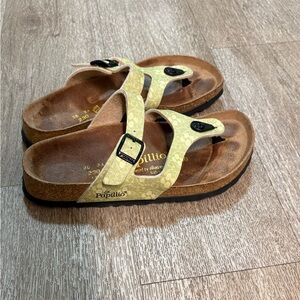 PAPILLIO BY BIRKENSTOCK GIZEH LIGHT GREEN SANDALS SIZE 6